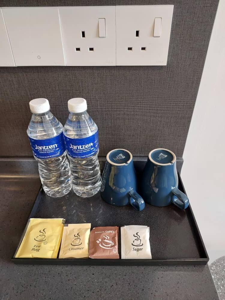 Millerz Square By Mykey Apartment Kuala Lumpur Exterior foto Bottled water in a hotel room