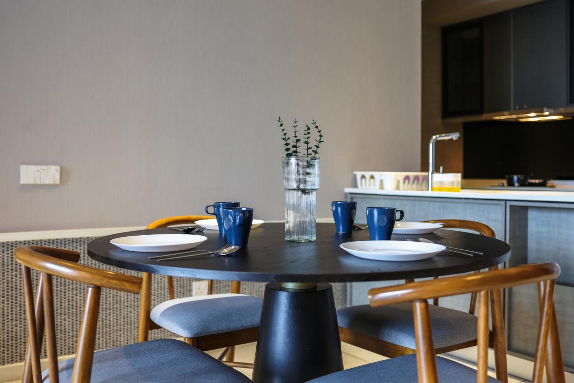 Millerz Square By Mykey Apartment Kuala Lumpur Exterior foto A dining table with four chairs