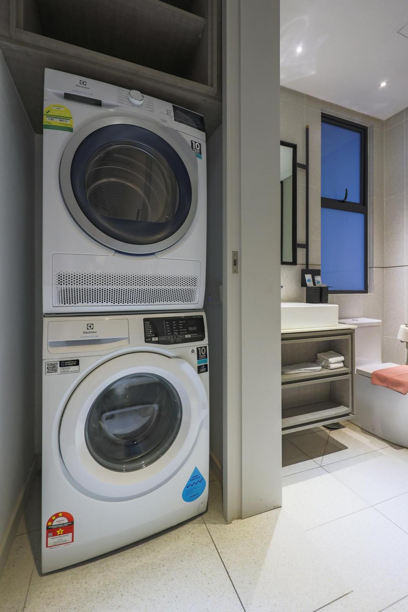 Millerz Square By Mykey Apartment Kuala Lumpur Exterior foto A stacked washer and dryer