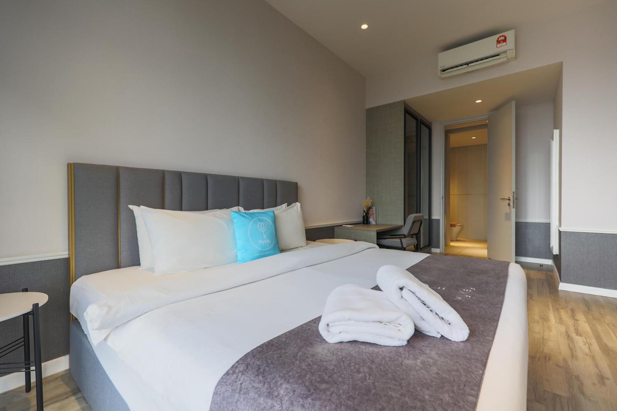 Millerz Square By Mykey Apartment Kuala Lumpur Exterior foto A bedroom in a serviced apartment in Kuala Lumpur, Malaysia.